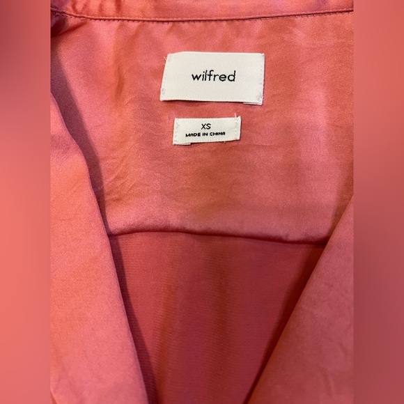Aritzia Wilfred pink satin beso shirt size xs - Picture 3 of 6
